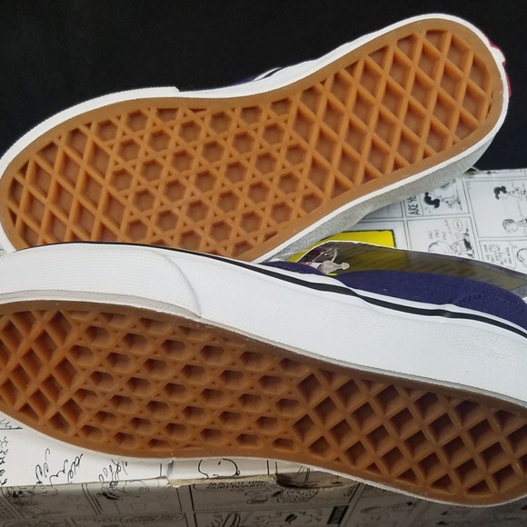 Vans Peanuts Snoopy & A Charlie Brown Christmas - Picture 5 of 6